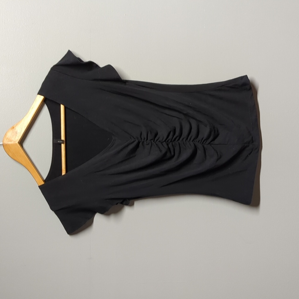 Cue  medium black flutter sleeve top